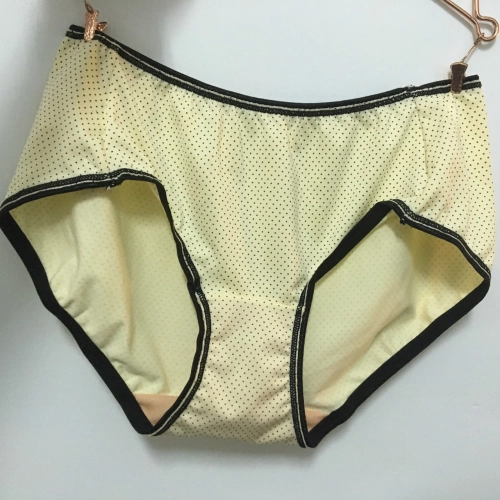 Dot pattern unlined breathable and comfortable underwear with 2 row fasteners. 3-piece set.