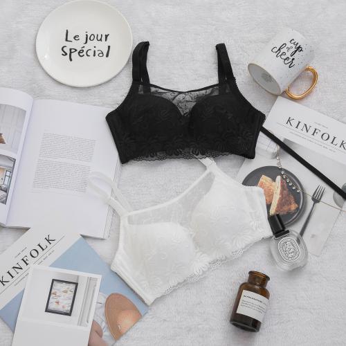 Anti-bare-chest French-style lace no-ring high-adjustable undergarment