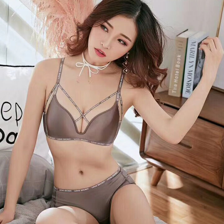 字母肩帶聚攏無痕無鋼圈內衣-首批加送褲仔