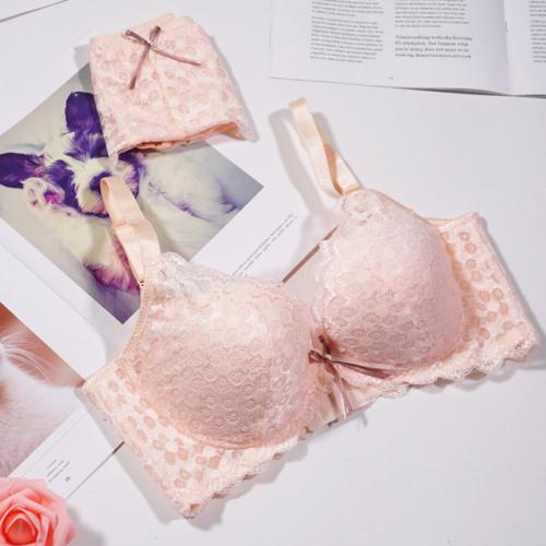 Flower-shaped lingerie with no steel band, featuring a push-up design.