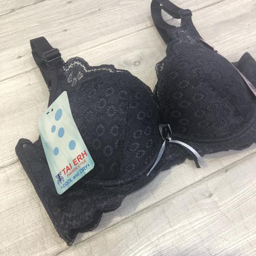 Flower-shaped lingerie with no steel band, featuring a push-up design.