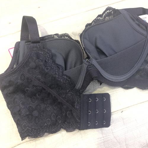Flower-shaped lingerie with no steel band, featuring a push-up design.
