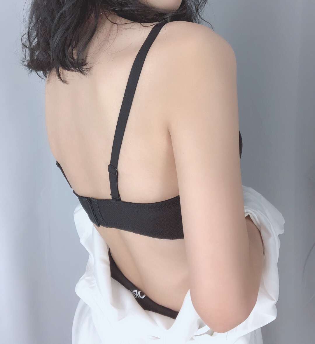 簡約、光面防走光萬用無鋼圈內衣