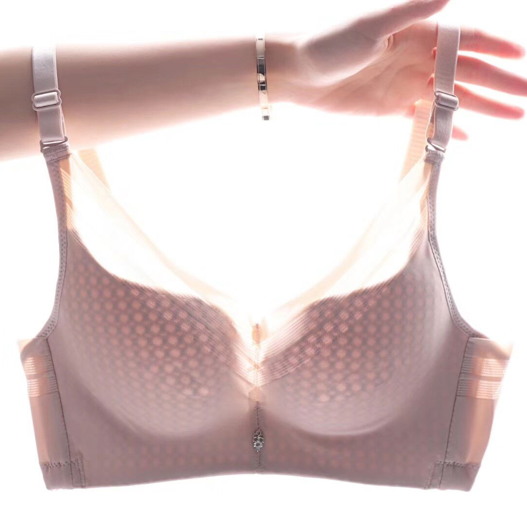 大胸顯小，全罩杯聚攏上托側收無痕內衣