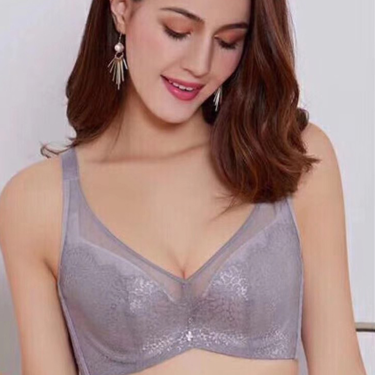 精美鑽飾吊墜，性感蕾絲聚攏調整型有鋼圈內衣