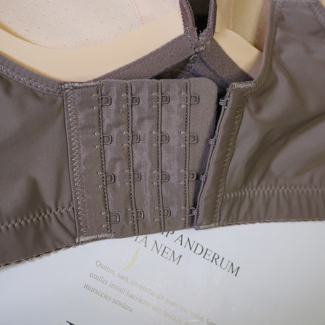 性感蕾絲大胸顯小薄款四排扣聚攏側收調整型内衣