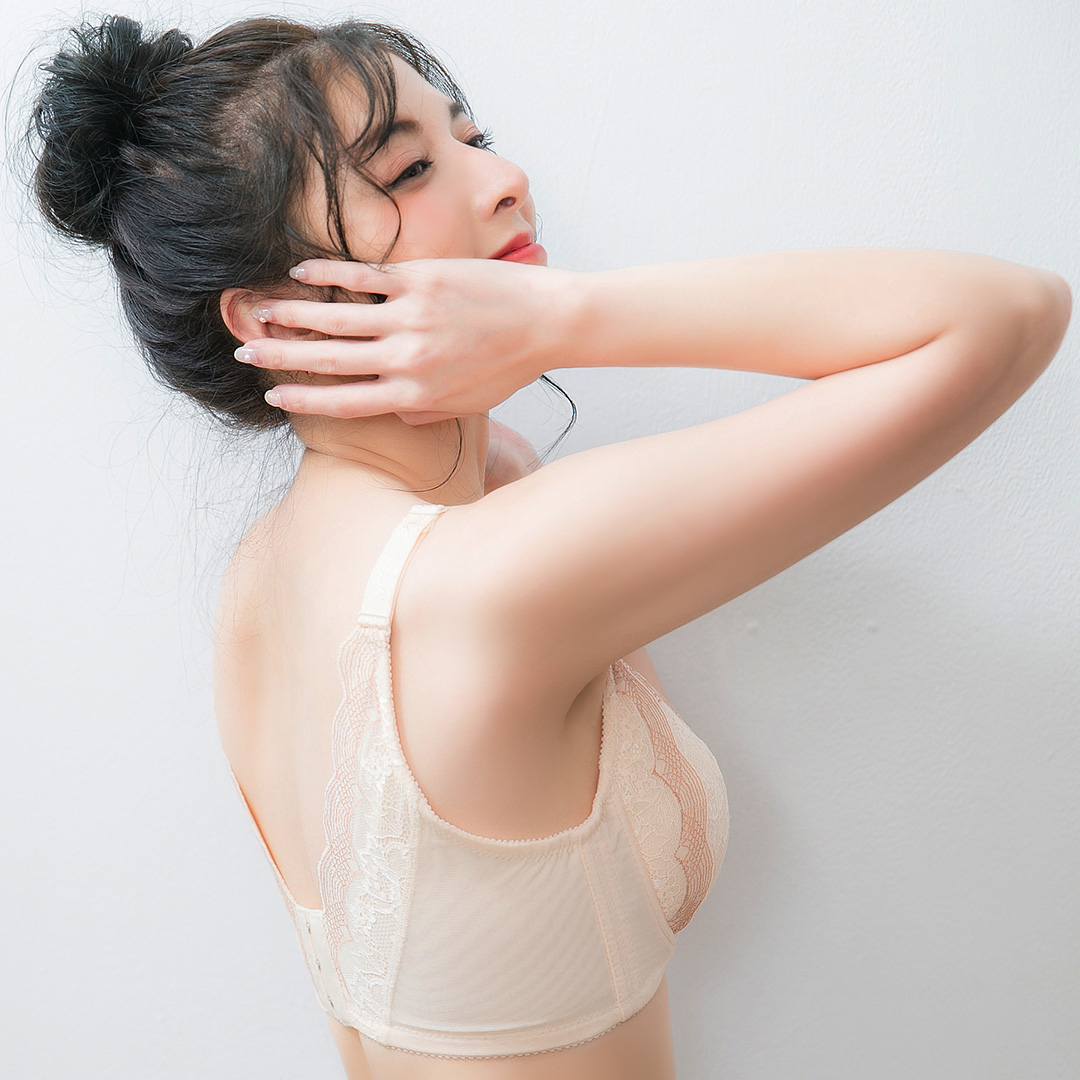 蕾絲潮風系列，涼感深V提胸立體內衣 B-E CUP     專業養脂術系列