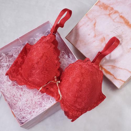 Flower-shaped lingerie with no steel band, featuring a push-up design.