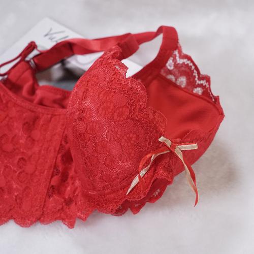 Flower-shaped lingerie with no steel band, featuring a push-up design.