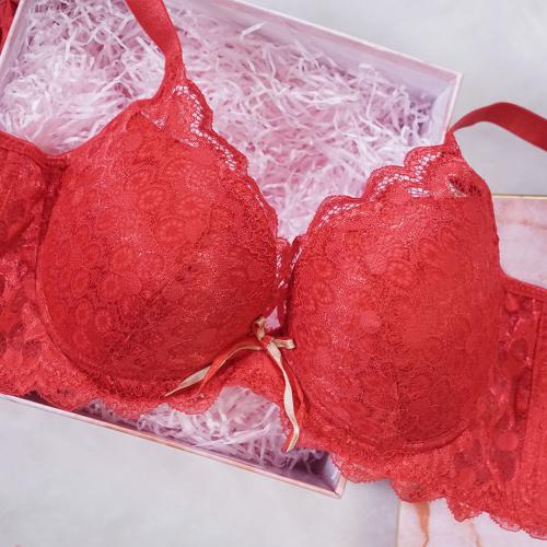 Flower-shaped lingerie with no steel band, featuring a push-up design.