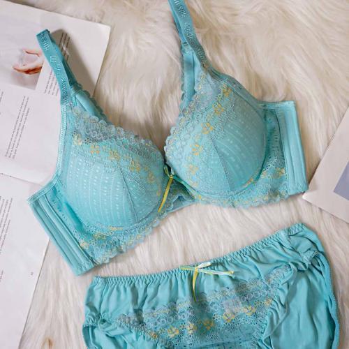 Rocking sparkling lace bra. Graceful focus. Romantic turtleneck. A/B/C/D - soft steel band.