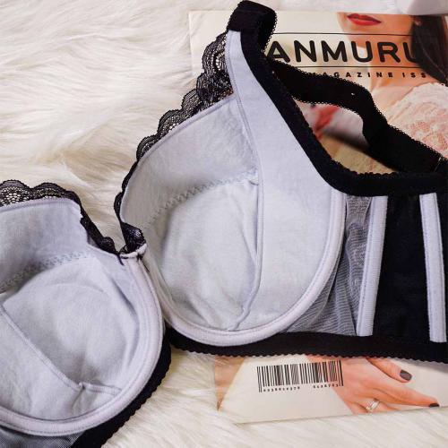 Full cup nude-fitting bra