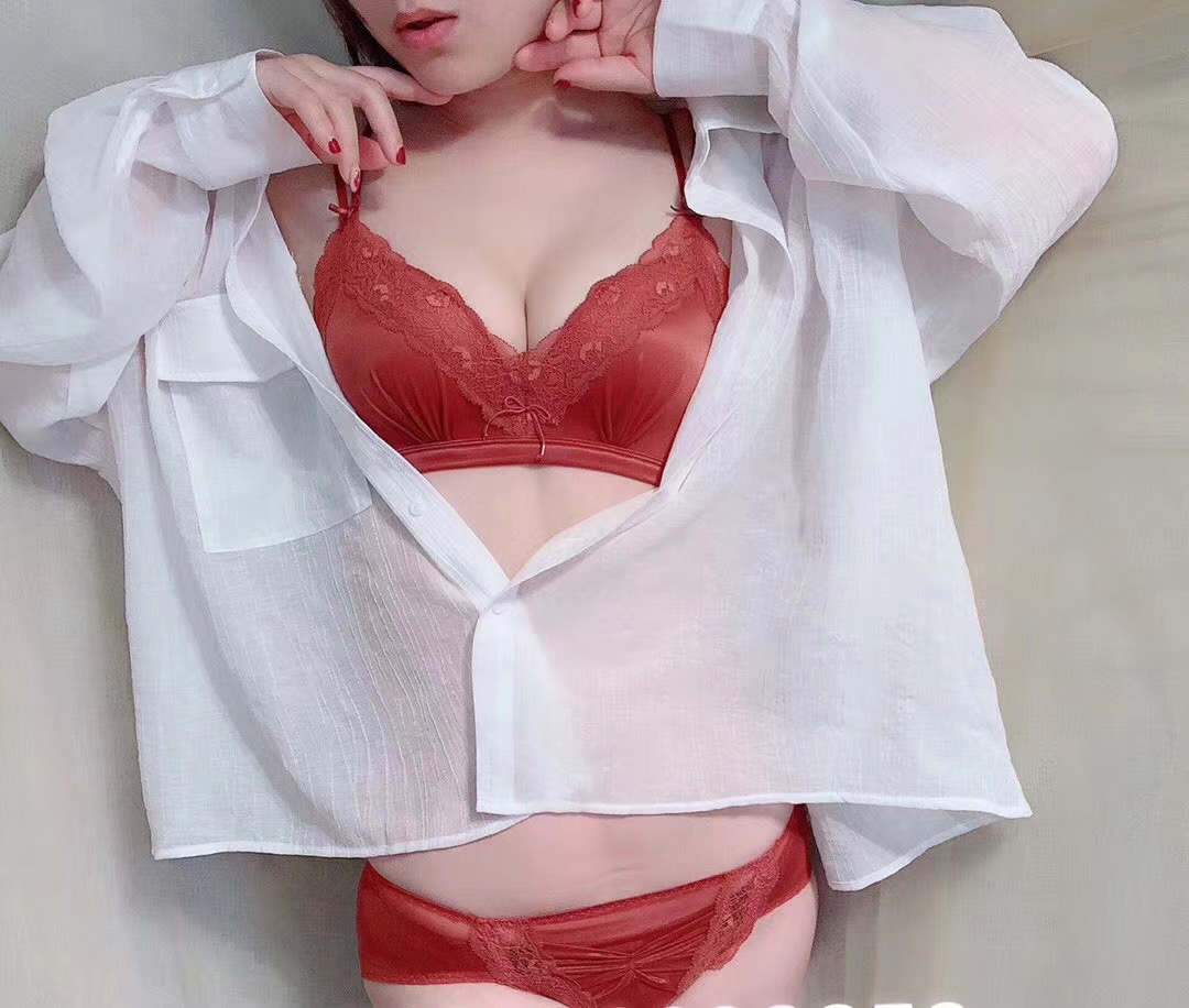 無痕小胸蓄絲拼光面無鋼圈內衣