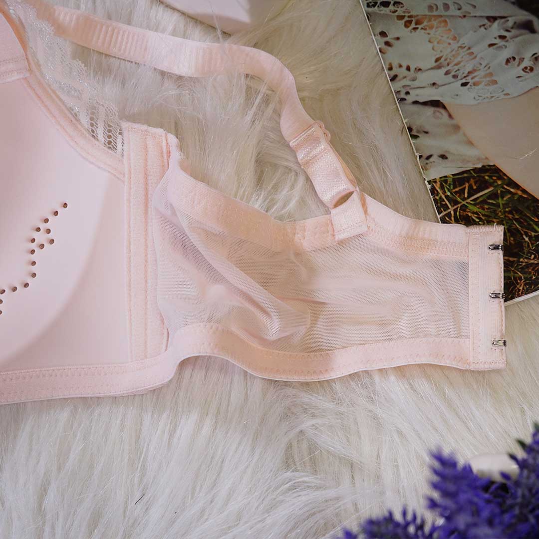 性感深V交叉蕾絲超薄透氣大罩杯無鋼圈內衣