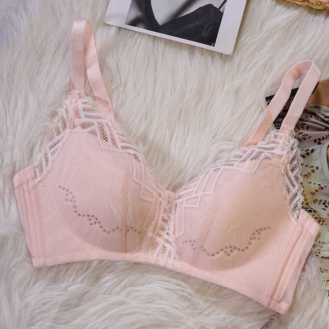 性感深V交叉蕾絲超薄透氣大罩杯無鋼圈內衣
