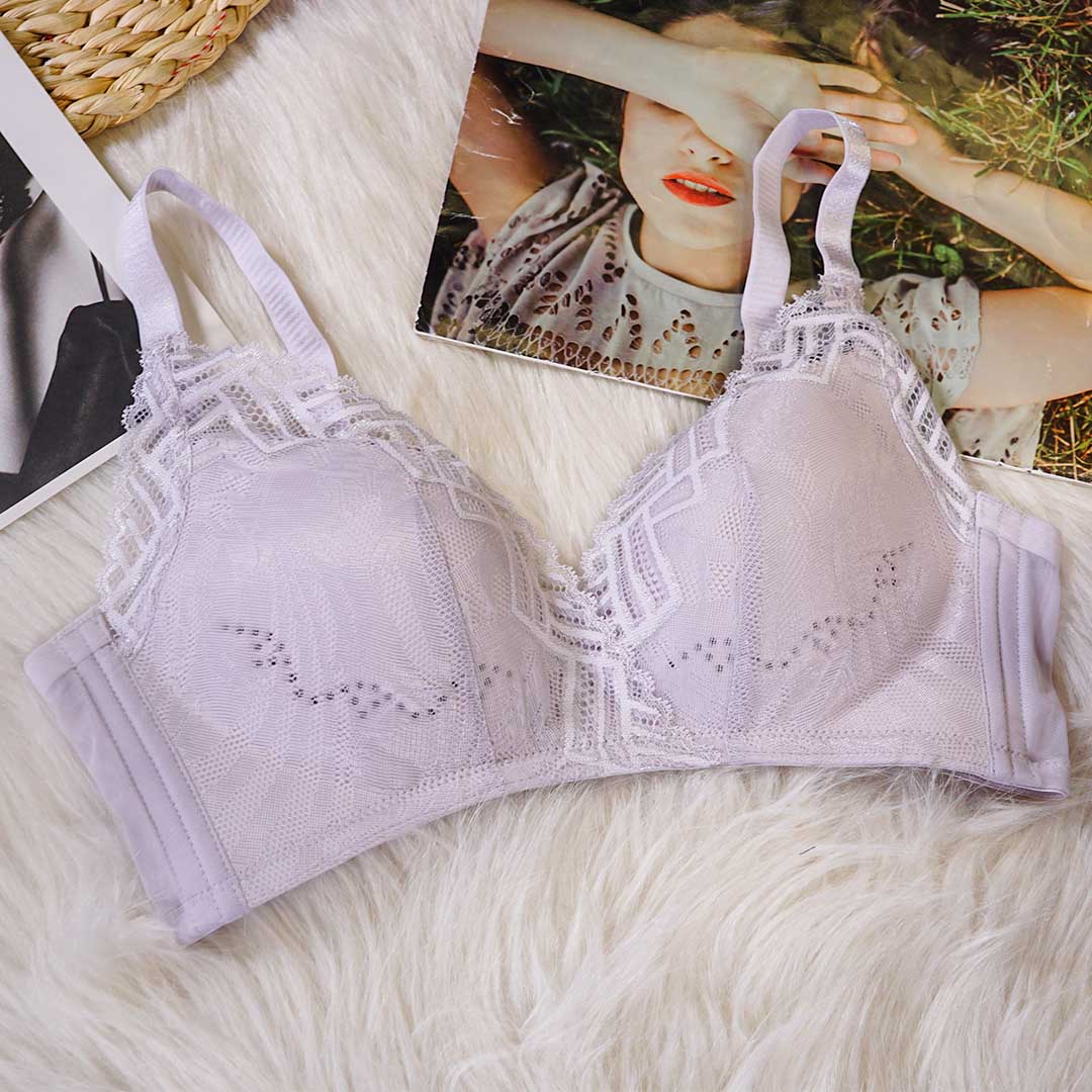 性感深V交叉蕾絲超薄透氣大罩杯無鋼圈內衣