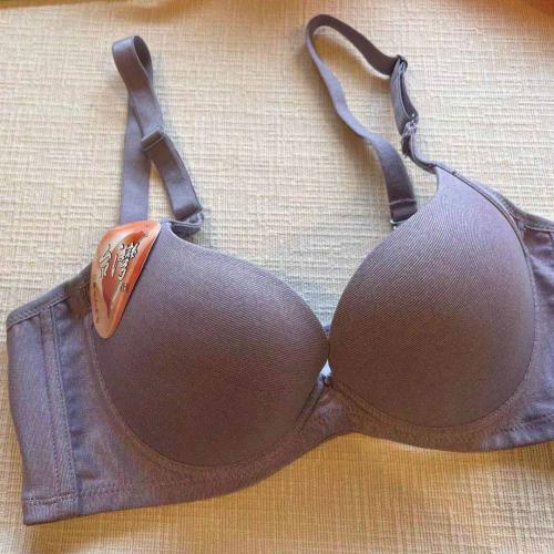 Plain-colored coffee-colored cotton T-shirt bra with moisture-wicking and sweat-absorbing properties, without any traces of stitching.
