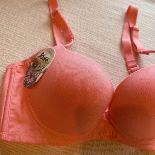 Plain-colored coffee-colored cotton T-shirt bra with moisture-wicking and sweat-absorbing properties, without any traces of stitching.