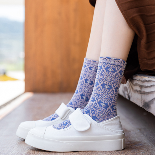 立體花棉質中筒女襪