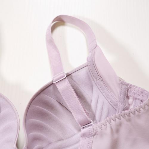 Underwire bra with smooth and soft steel ring and refreshing internal airflow design