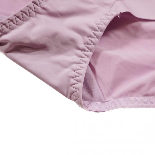 Underwire bra with smooth airflow and adjustable soft steel band, suitable for wearing with pants.