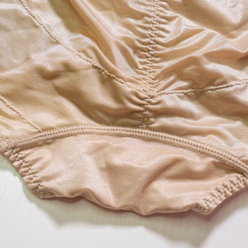 Silk skin friendly and seamless comfortable underwear