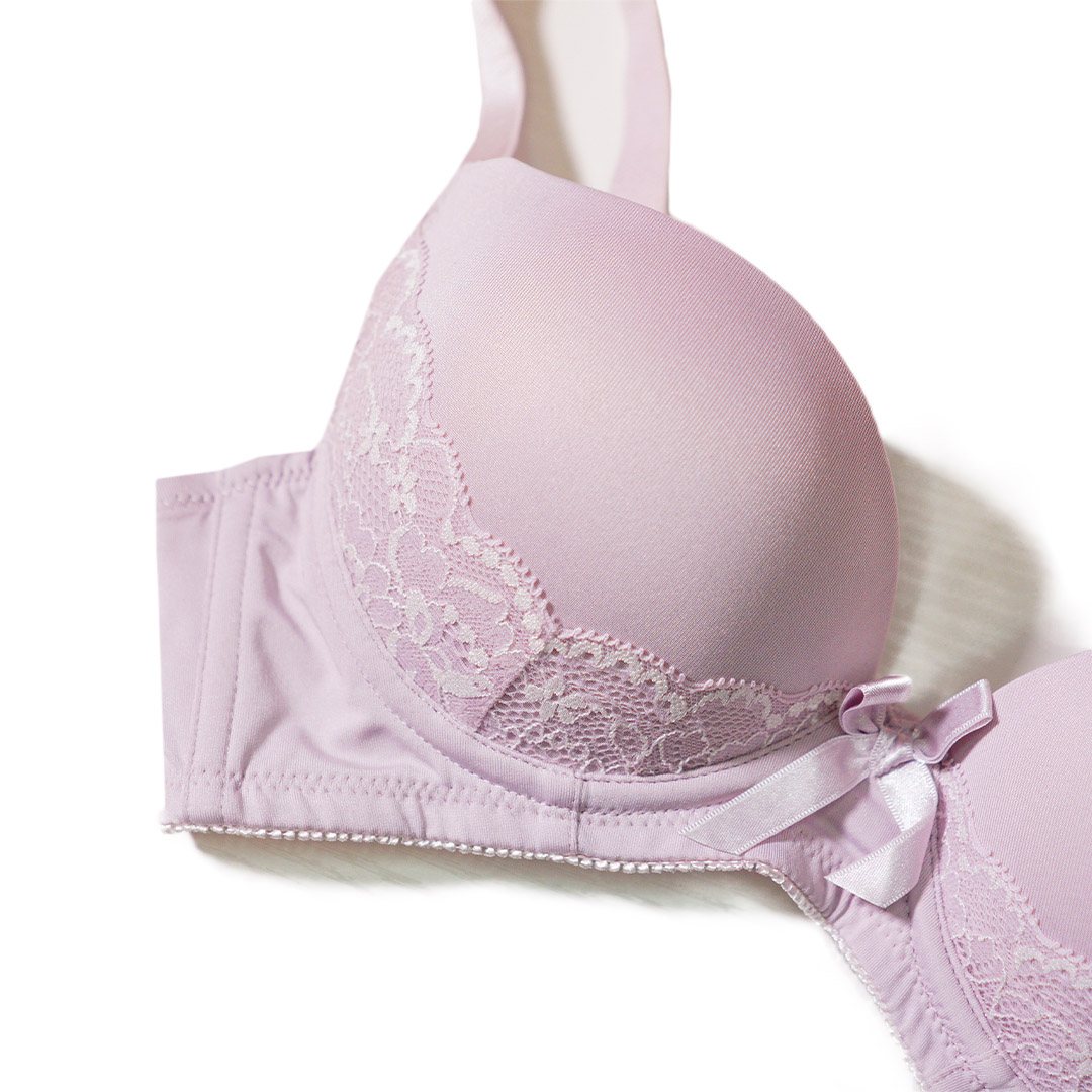 柔軟舒適面料，性感蕾絲光面聚攏無鋼圈内衣
