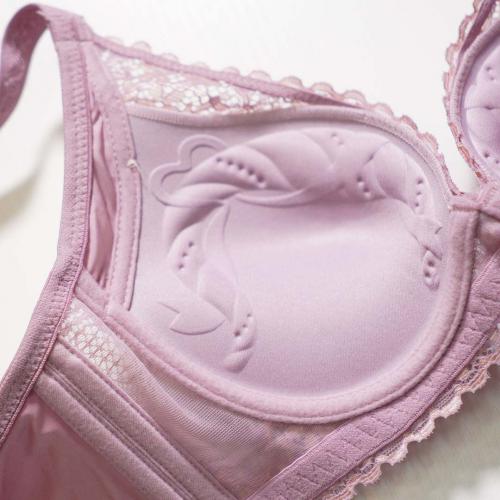 The latest solid-color collection features a bra with breast adjustment function - specially designed to address small breasts and correct the butterfly-shaped posture.