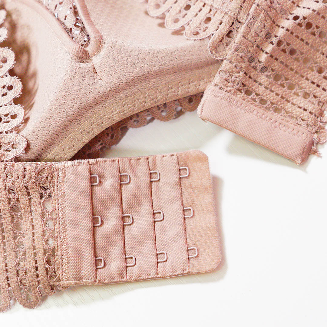 唯美性感鏤空蕾絲深V薄杯無鋼圈寬肩帶內衣 -加送褲仔