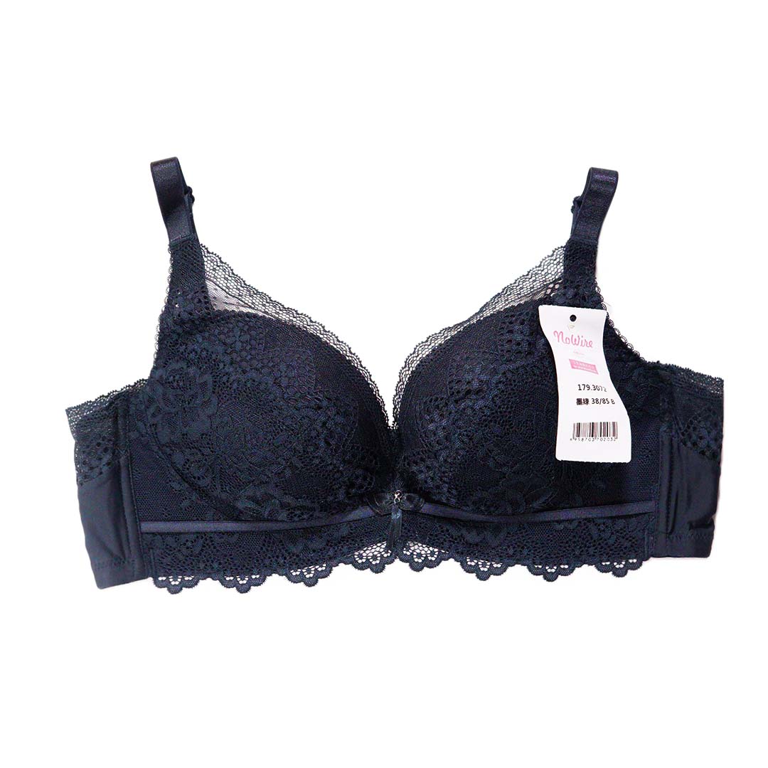 輕氧系列，蕾絲美背透氣聚攏無鋼圈內衣