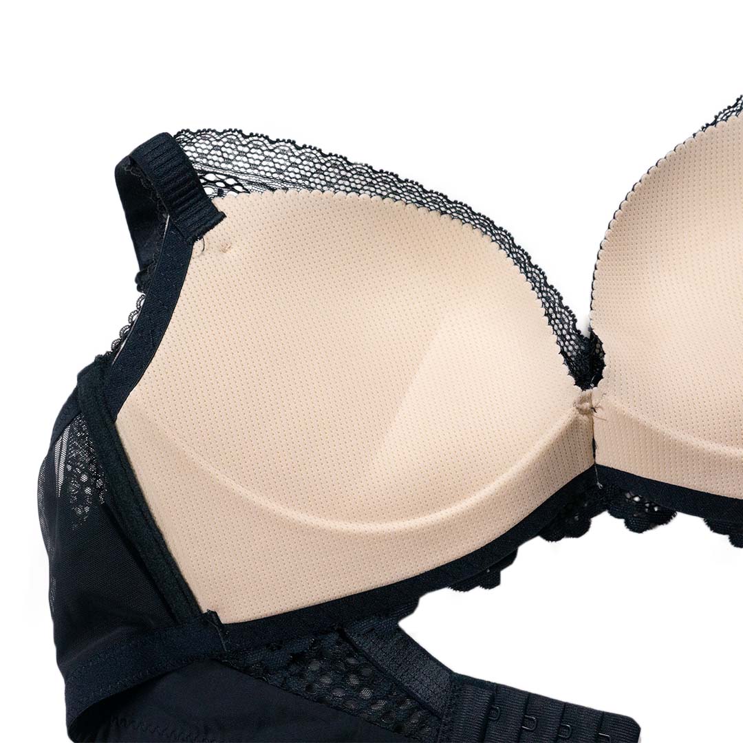 輕氧系列，蕾絲美背透氣聚攏無鋼圈內衣