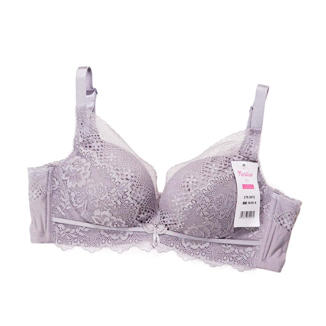 輕氧系列，蕾絲美背透氣聚攏無鋼圈內衣