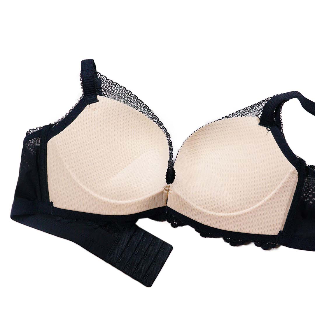 輕氧系列，蕾絲美背透氣聚攏無鋼圈內衣