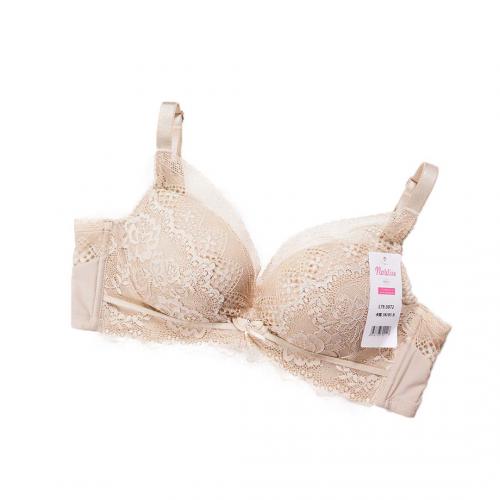 輕氧系列，蕾絲美背透氣聚攏無鋼圈內衣