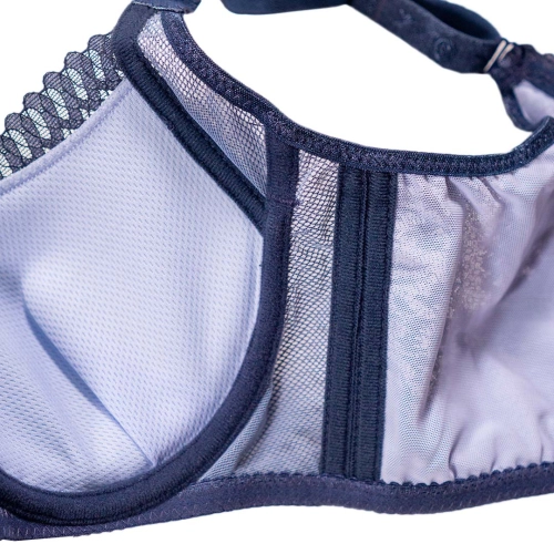 Ultra-comfortable deep-adjustable back-supporting underwear