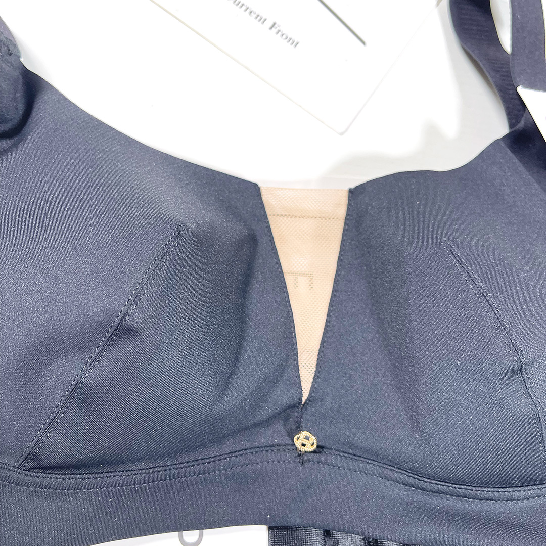 簡約光面柔軟乳膠無鋼圈聚攏調整型內衣