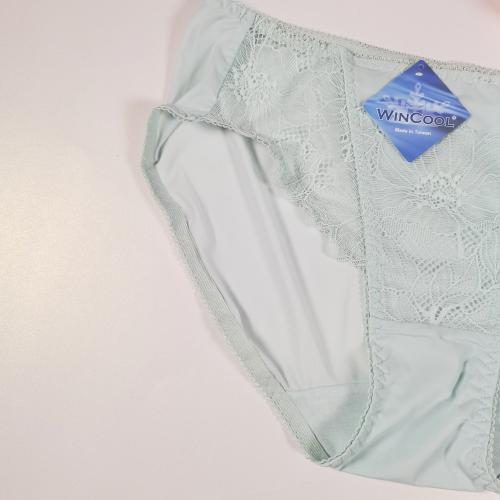Graceful curves with pants
