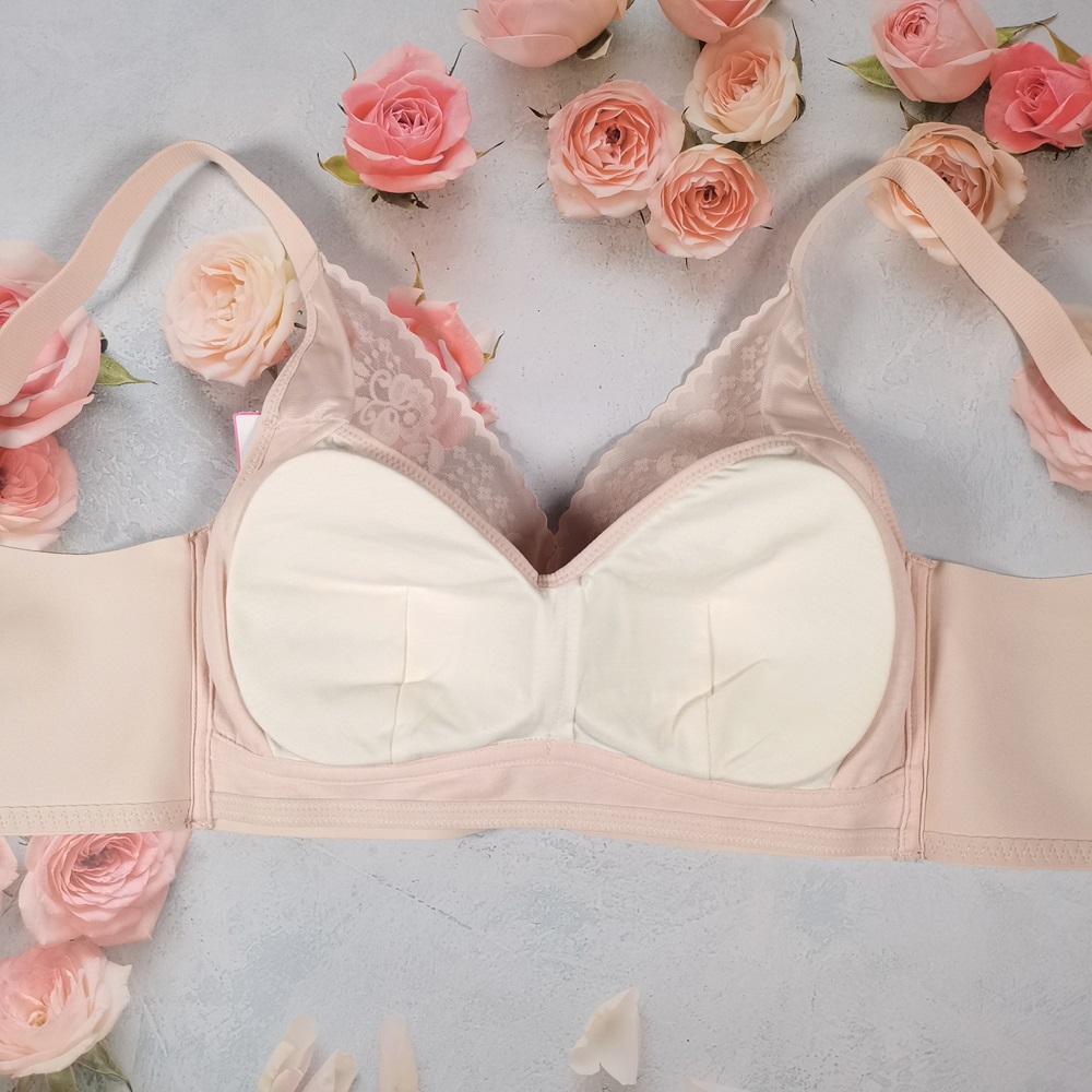 QQ彈力棉杯，蠶絲親膚吸濕透氣無鋼圈調整型內衣