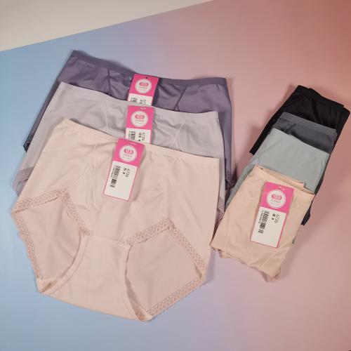 Cool feeling seamless underwear with 99.9% antibacterial and deodorizing properties