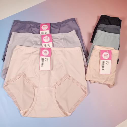 Cool feeling seamless underwear with 99.9% antibacterial and deodorizing properties