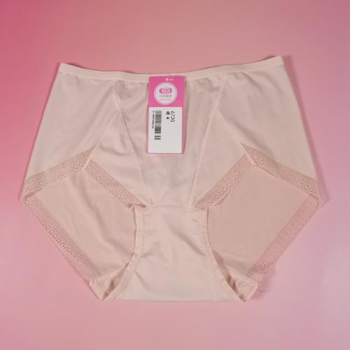 Cool feeling seamless underwear with 99.9% antibacterial and deodorizing properties