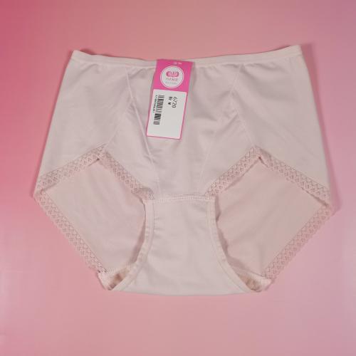Cool feeling seamless underwear with 99.9% antibacterial and deodorizing properties