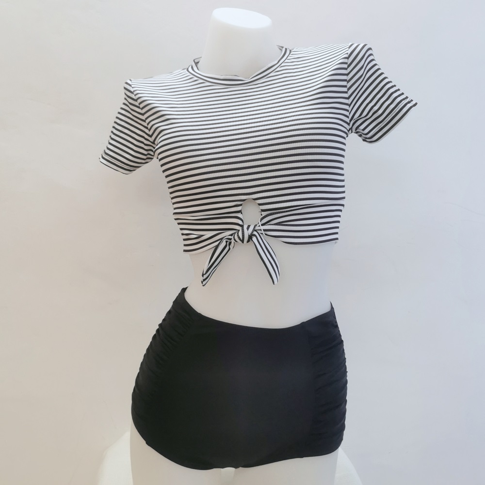 b&W strip swimmer - Lady