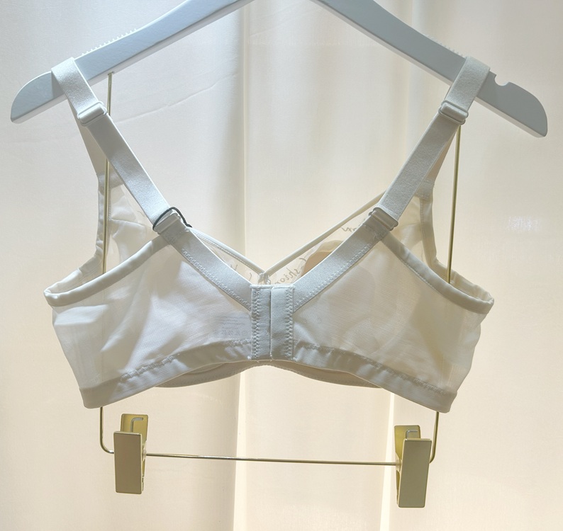 光面超薄，自帶乳貼款軟鋼圈內衣