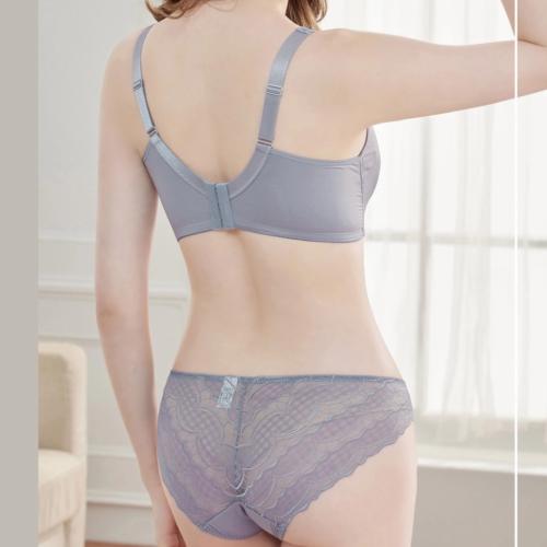 Lace-stitched smooth and silky seamless underwear without underwire