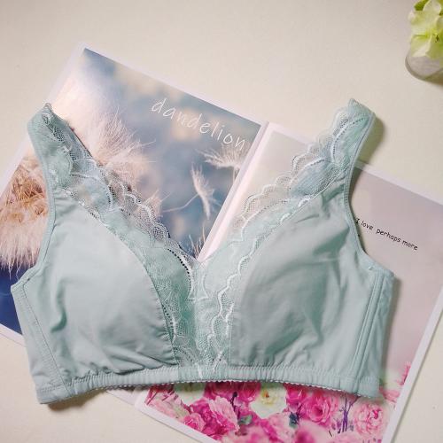 Lace-stitched smooth and silky seamless underwear without underwire