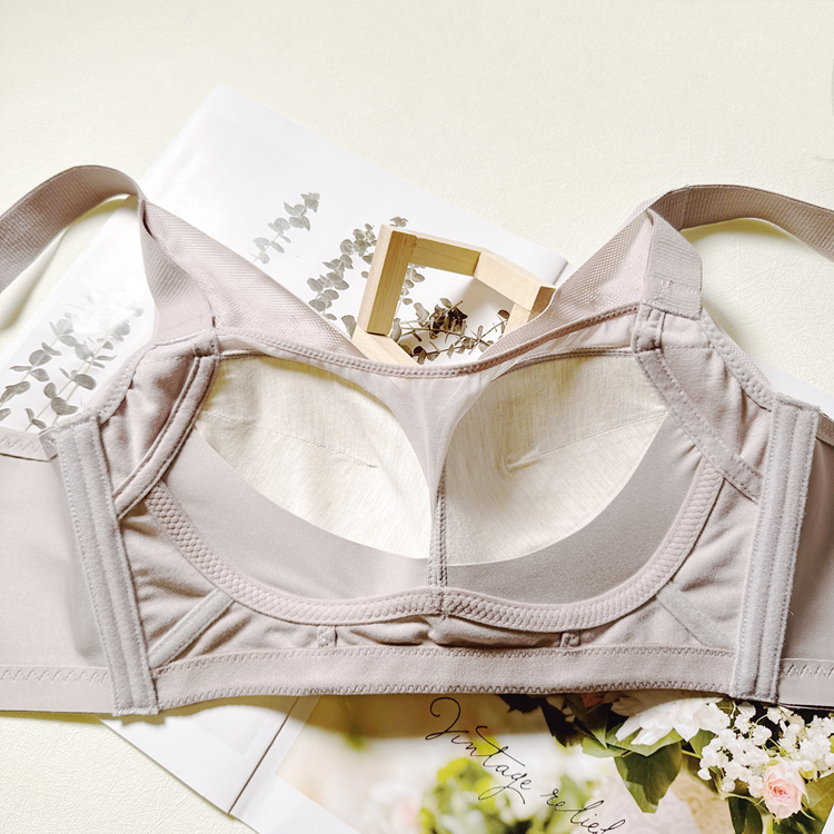 輕薄透氣舒適聚攏無鋼圈調整型內衣