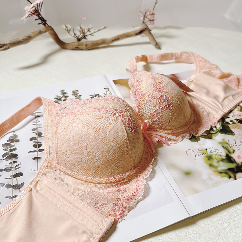 色色俱備美背內衣。A.B.C.D罩