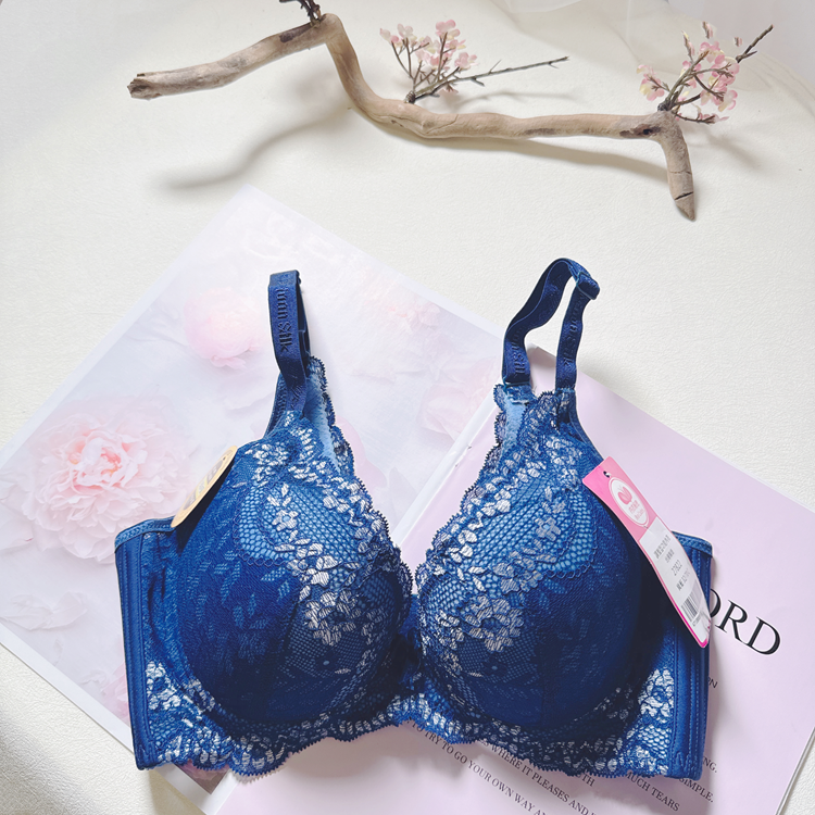 色色俱備美背內衣。A.B.C.D罩