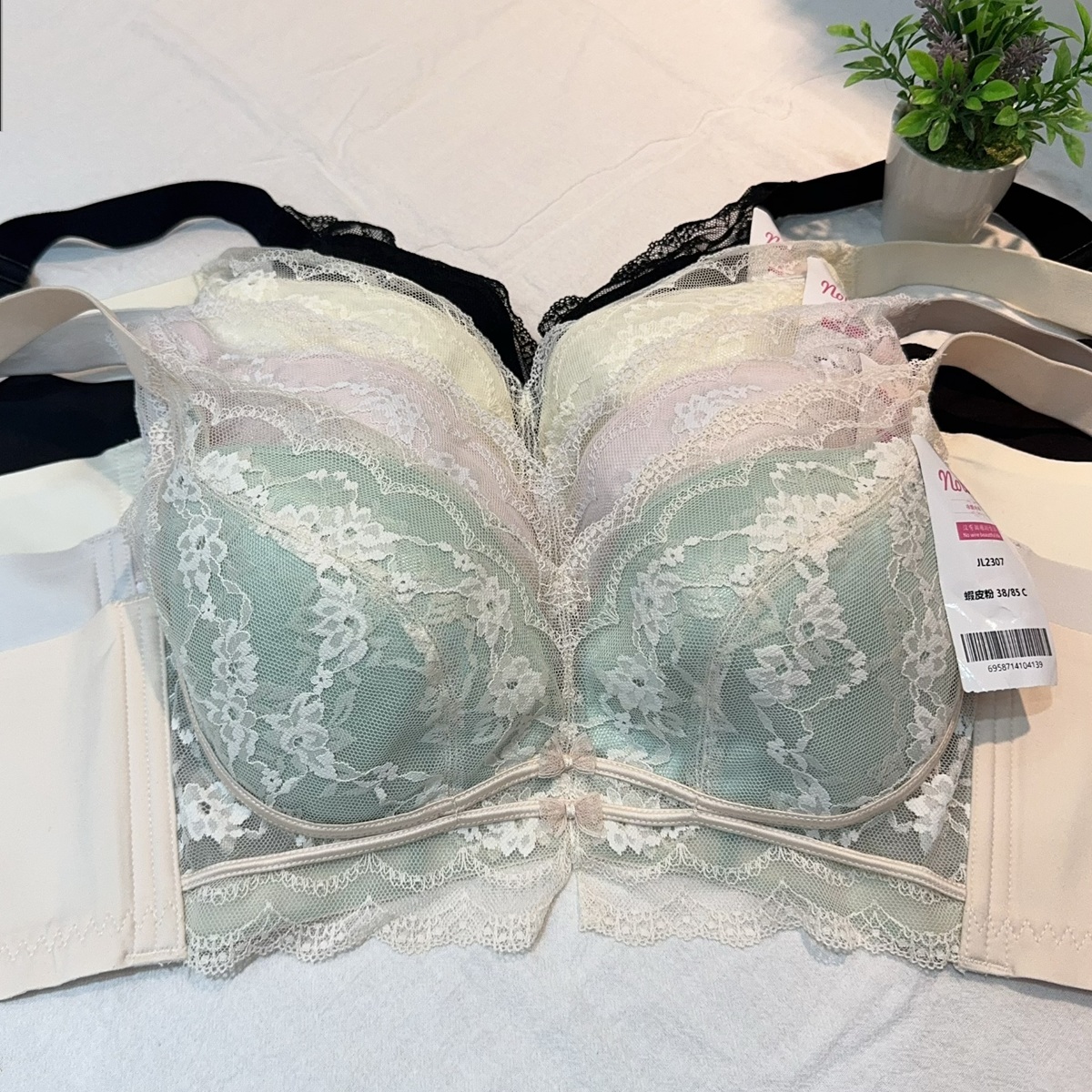 法式浪漫碎花蕾絲超薄乳膠杯大胸顯小聚攏上托調整型內衣